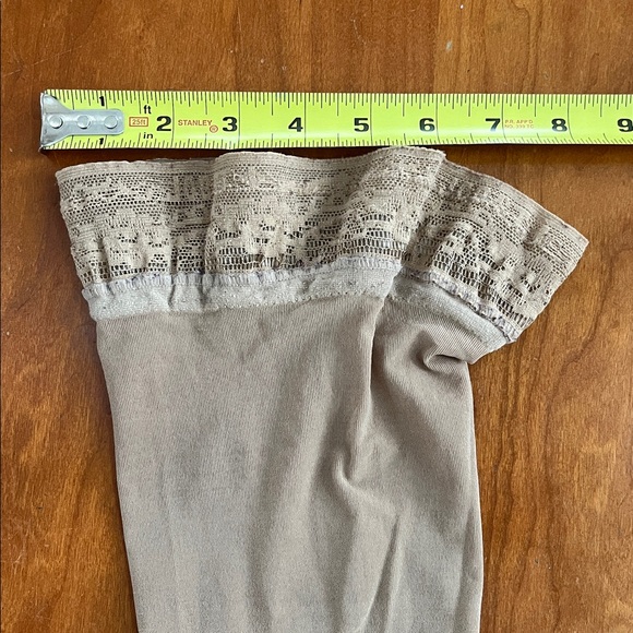 Jobst Compression Thigh High Ultrasheer Stockings w/Lace Silicone Band 20-30mmHg - Picture 10 of 16